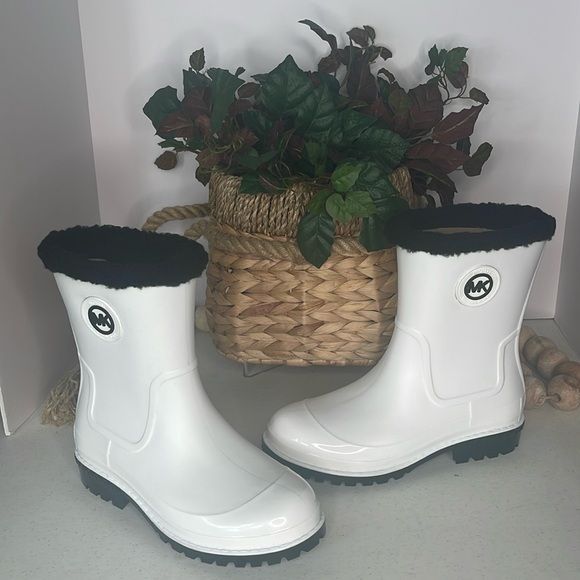 Michael Kors Montaigne Pull-On White-PVC Rain Bootie Boots Size 7 - Picture 3 of 10
